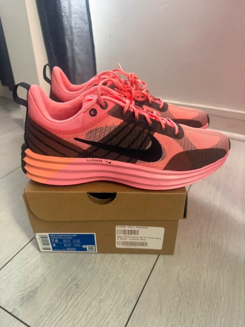 Used New Balance Lunar Roam Premium Running Shoes