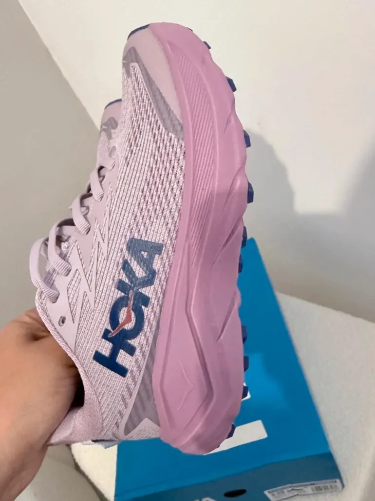 Used Hoka Challenger 8 GTX bike — image 4 of 6