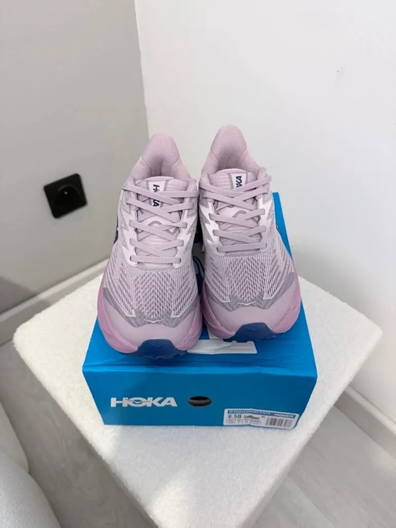 Used Hoka Challenger 8 GTX bike — image 6 of 6