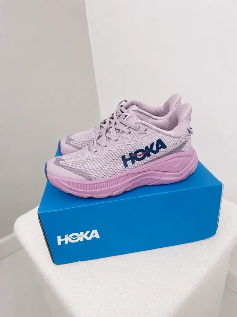 Used Hoka Challenger 8 GTX bike — image 2 of 6