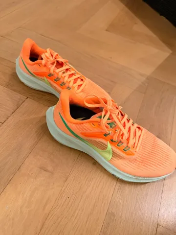 Used Lightweight Nike Pegasus Plus bike — image 3 of 6