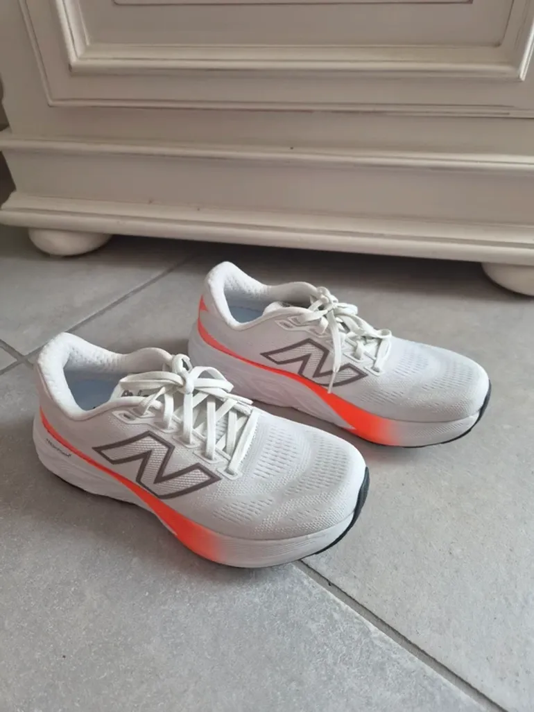 Used New Balance 880 bike — image 1 of 9