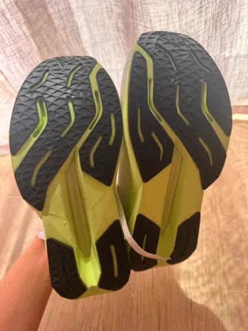 Used New Balance FuelCell Propel V5 bike — image 4 of 6