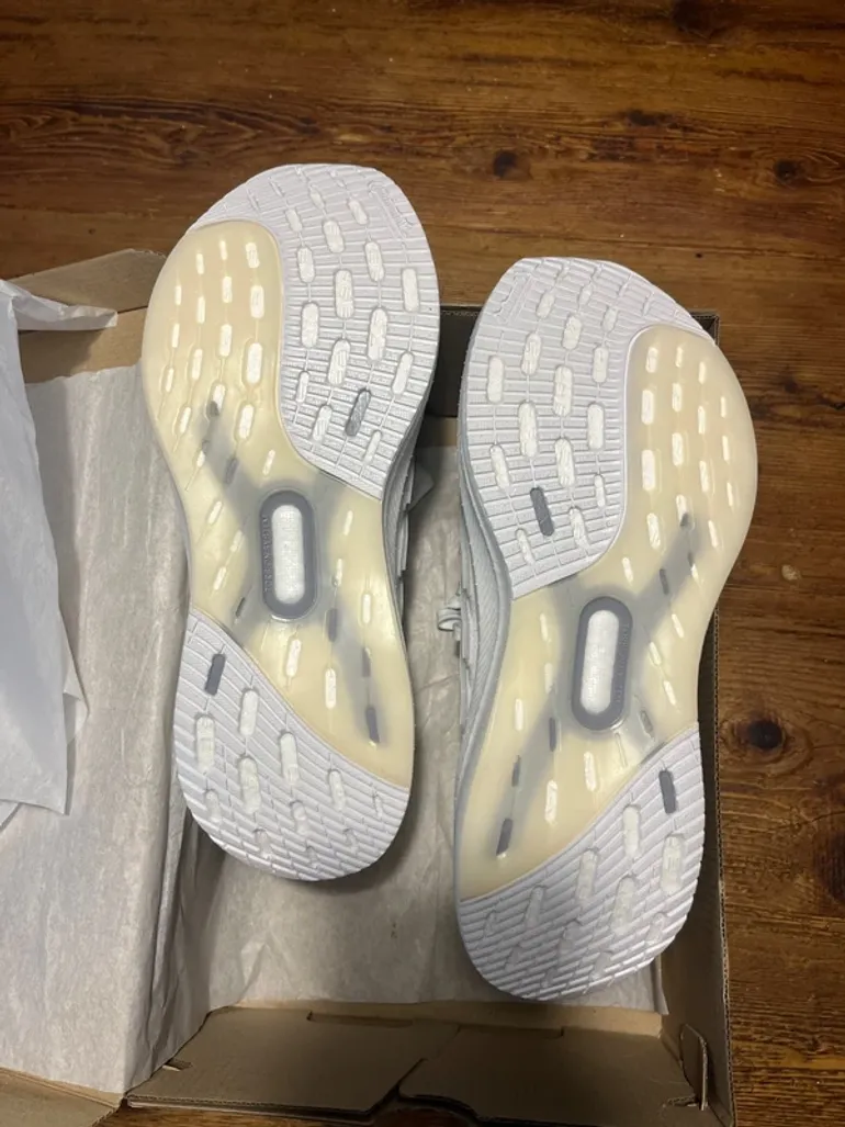 Used Adidas Ultraboost 5 W bike — image 6 of 6