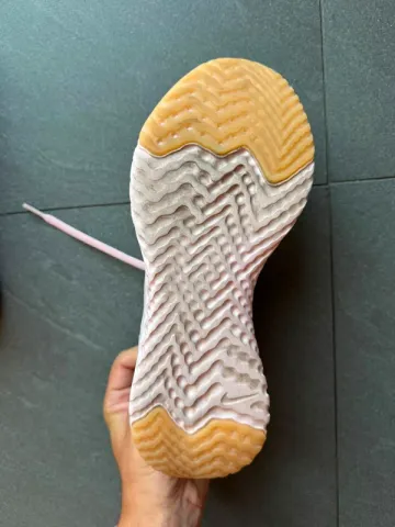 Used Nike Epic React Flyknit bike — image 8 of 11