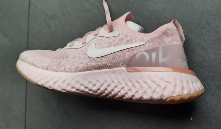 Used Nike Epic React Flyknit bike — image 3 of 11