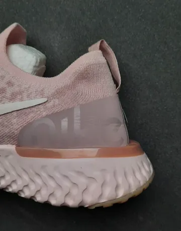 Used Nike Epic React Flyknit bike — image 4 of 11