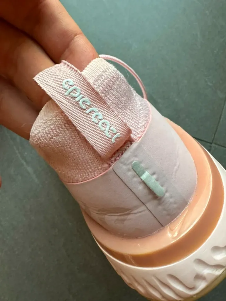 Used Nike Epic React Flyknit bike — image 7 of 11
