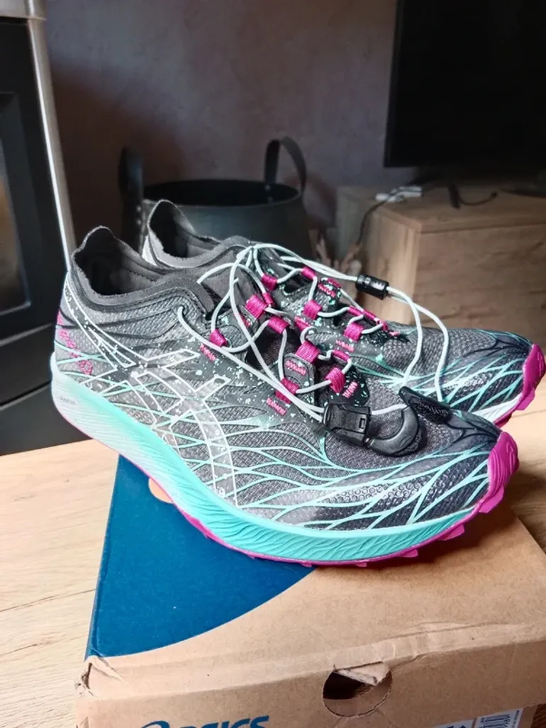 Gebrauchtes Asics Fujispeed bike — Bild 2 von 8