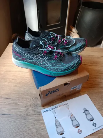 Gebrauchtes Asics Fujispeed bike — Bild 1 von 8