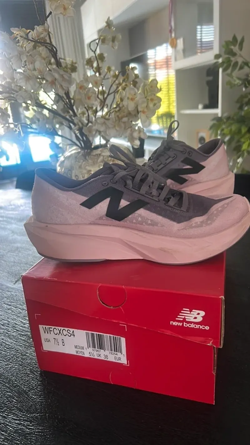 Gebrauchtes New Balance FuelCell Rebel Running Shoes