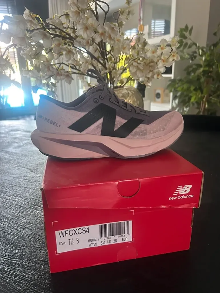 Used New Balance FuelCell Rebel bike — image 5 of 7