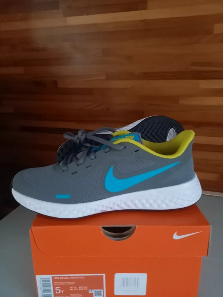 Tweedehands Scarpa Nike Revolution 5 bike — afbeelding 2 van 3