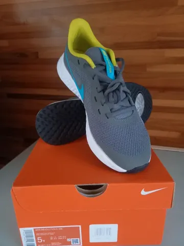 Tweedehands Scarpa Nike Revolution 5 bike — afbeelding 1 van 3