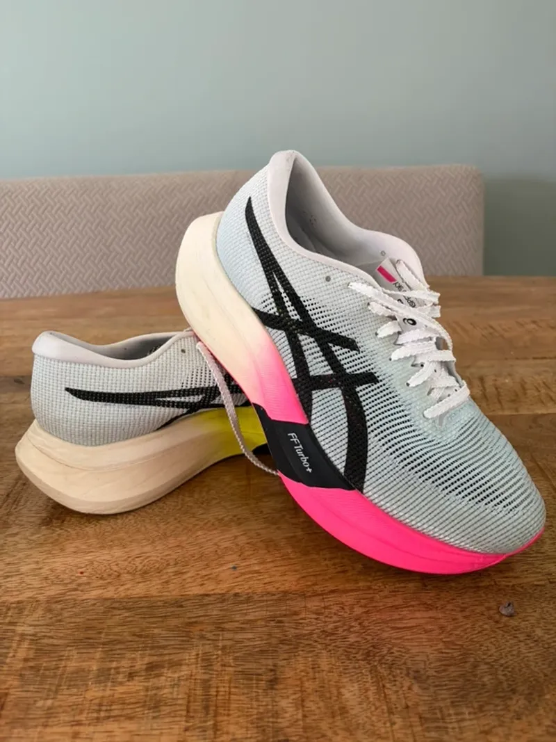 Käytetty Asics MetaSpeed Sky Paris Running Shoes