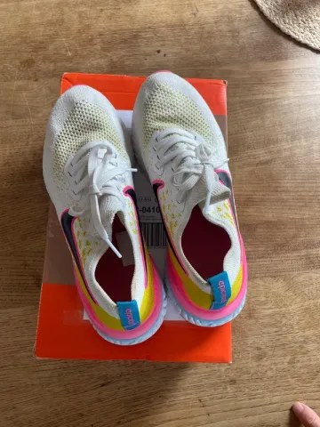 Used Nike Epic React Flyknit 2 bike — image 2 of 5