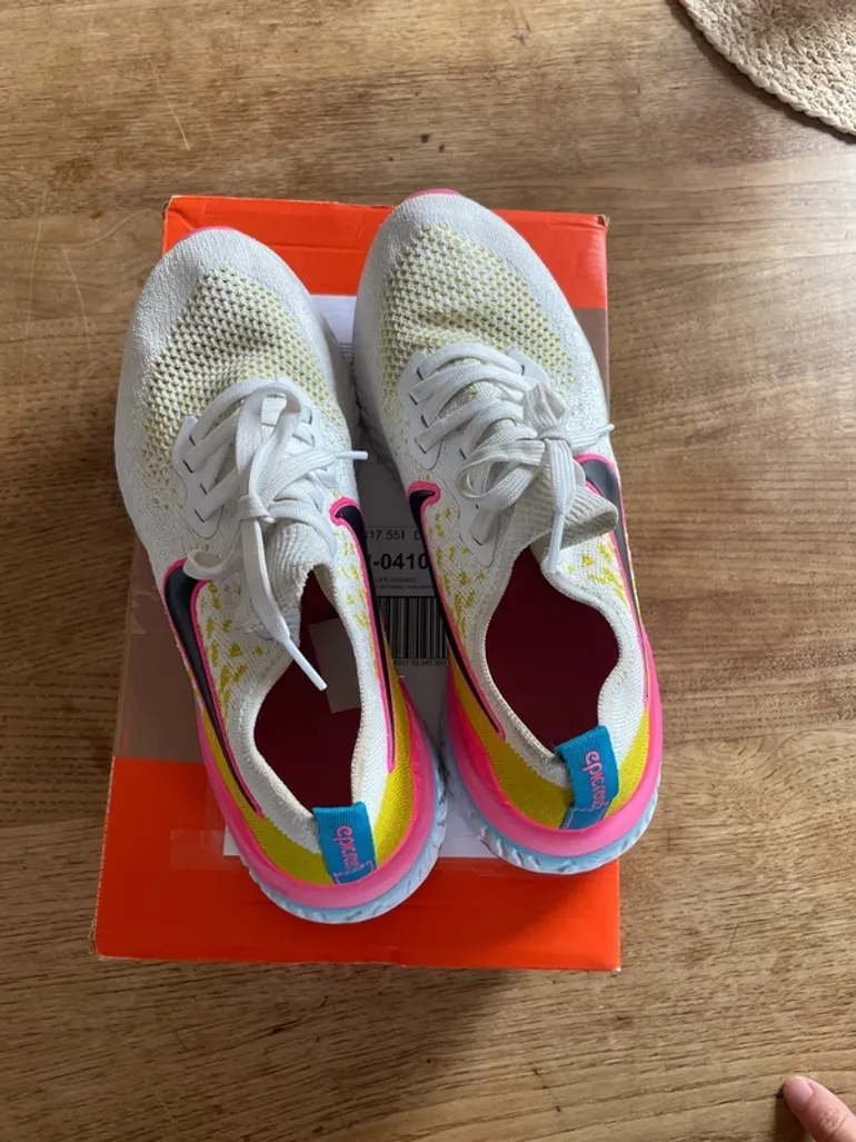 Used Nike Epic React Flyknit 2 bike — image 2 of 5