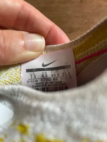 Used Nike Epic React Flyknit 2 bike — image 5 of 5