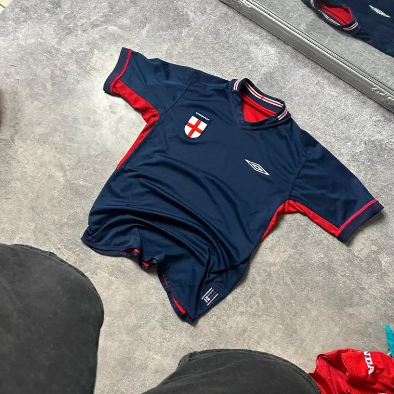 Used Umbro England Reversible Jersey Euro 2004 bike — image 5 of 9