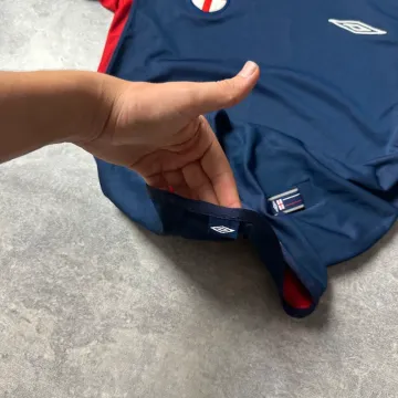 Used Umbro England Reversible Jersey Euro 2004 bike — image 8 of 9