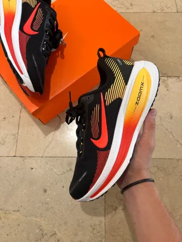 Nike Vomero 18 bike usato — immagine 11 di 15