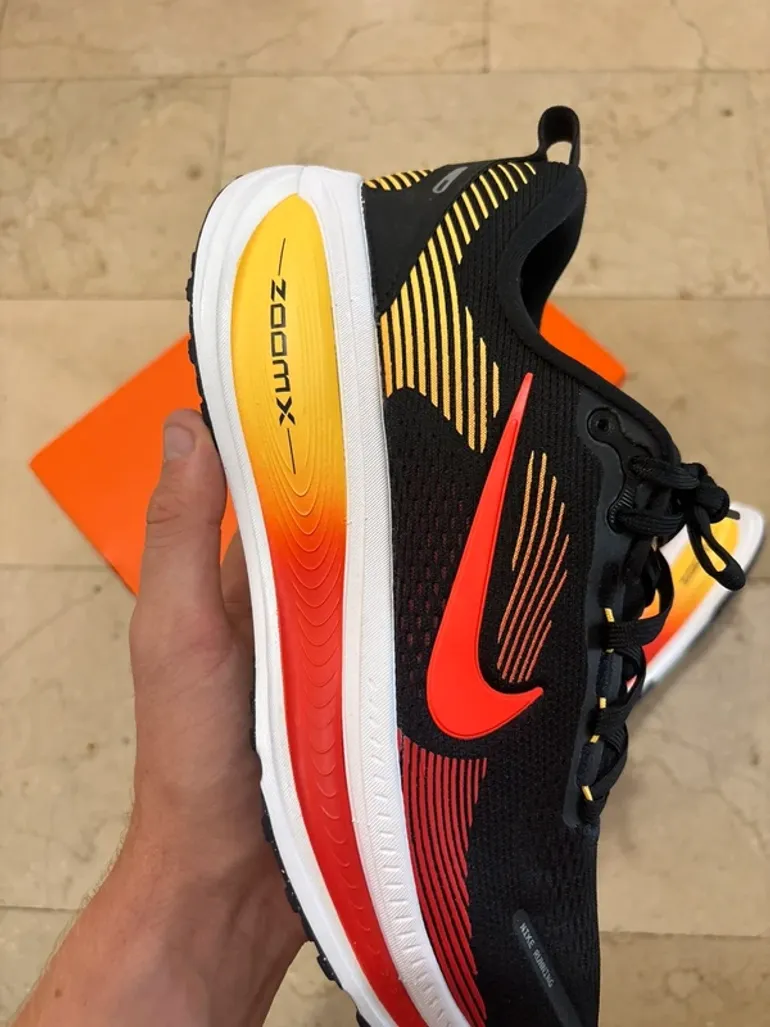 Nike Vomero 18 bike usato — immagine 3 di 15