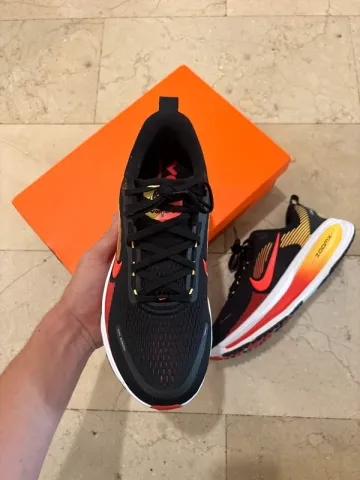 Nike Vomero 18 bike usato — immagine 4 di 15