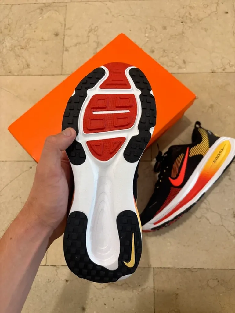 Nike Vomero 18 bike usato — immagine 8 di 15