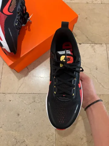 Nike Vomero 18 bike usato — immagine 13 di 15