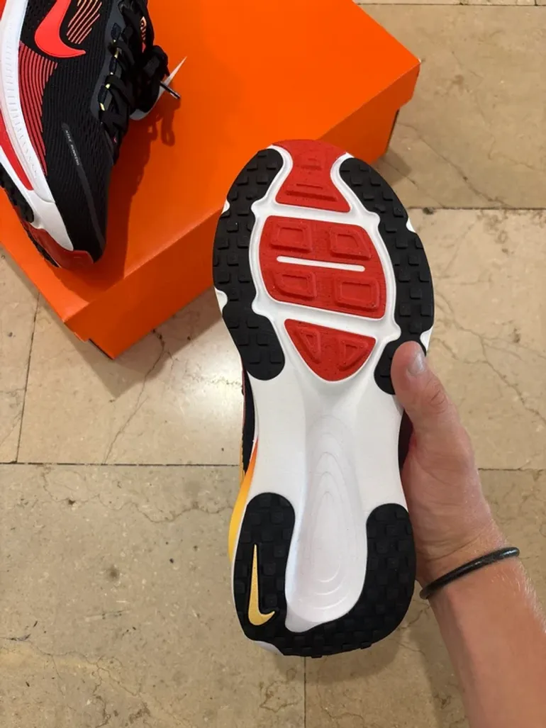 Nike Vomero 18 bike usato — immagine 15 di 15