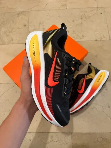 Nike Vomero 18 bike usato — immagine 2 di 15