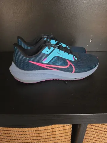 Used Nike Sneakers bike — image 1 of 5