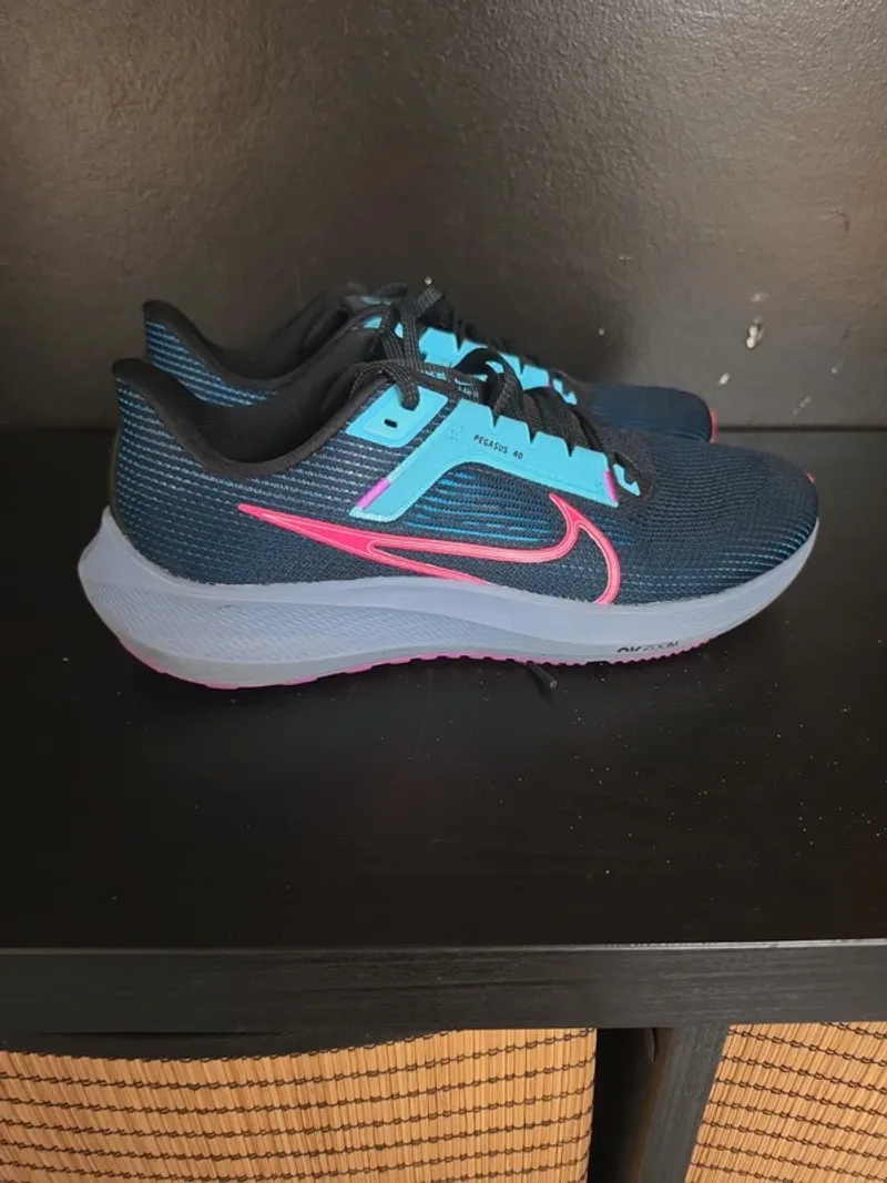 Used Nike Sneakers Running Shoes