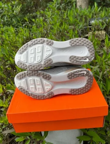 Nike Vomero 18 ZoomX bike usato — immagine 5 di 8