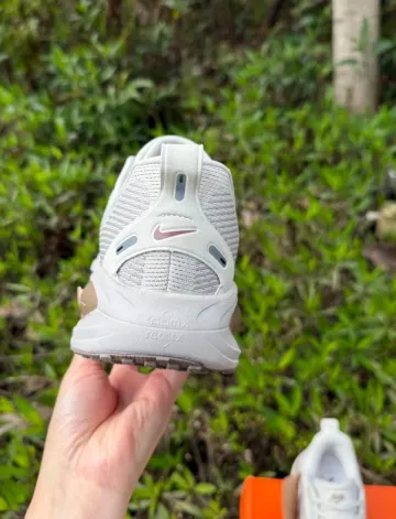 Nike Vomero 18 ZoomX bike usato — immagine 7 di 8