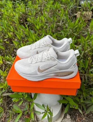 Nike Vomero 18 ZoomX bike usato — immagine 1 di 8