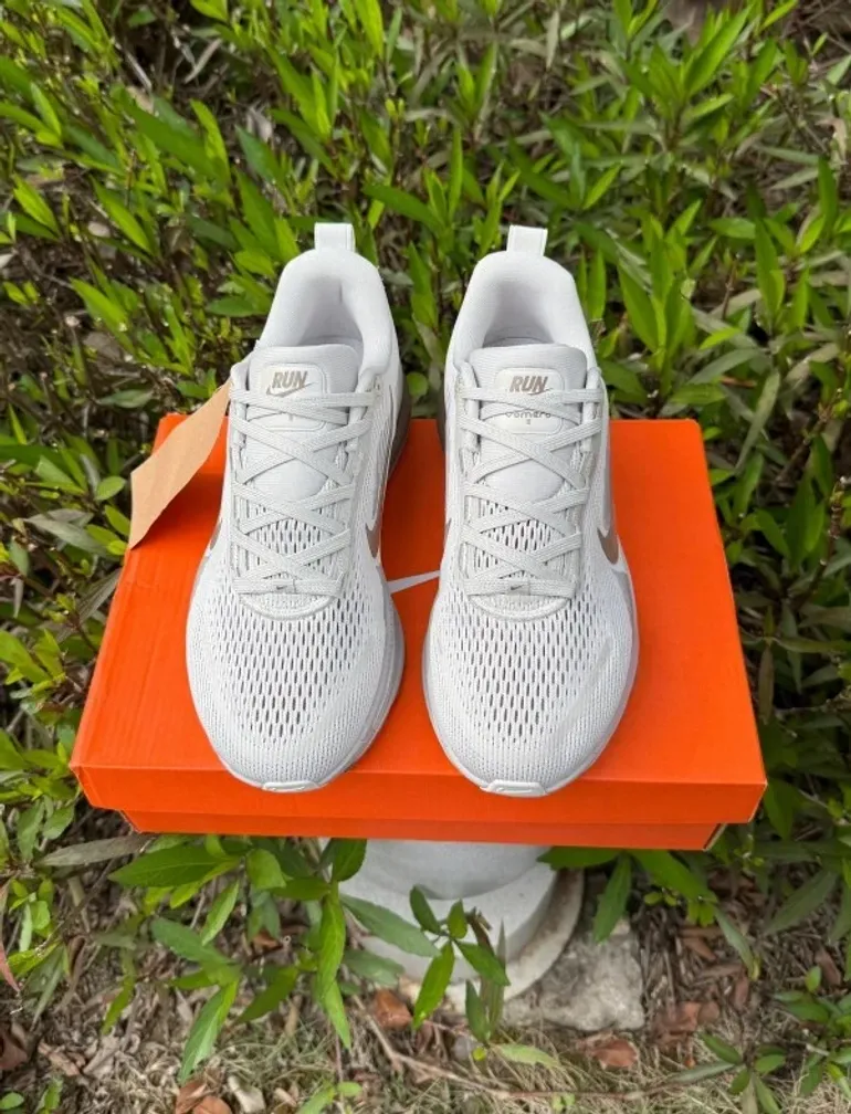 Nike Vomero 18 ZoomX bike usato — immagine 2 di 8