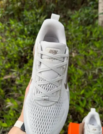 Nike Vomero 18 ZoomX bike usato — immagine 6 di 8