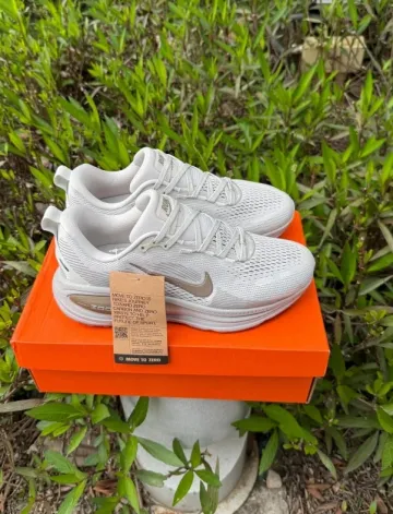 Nike Vomero 18 ZoomX bike usato — immagine 3 di 8