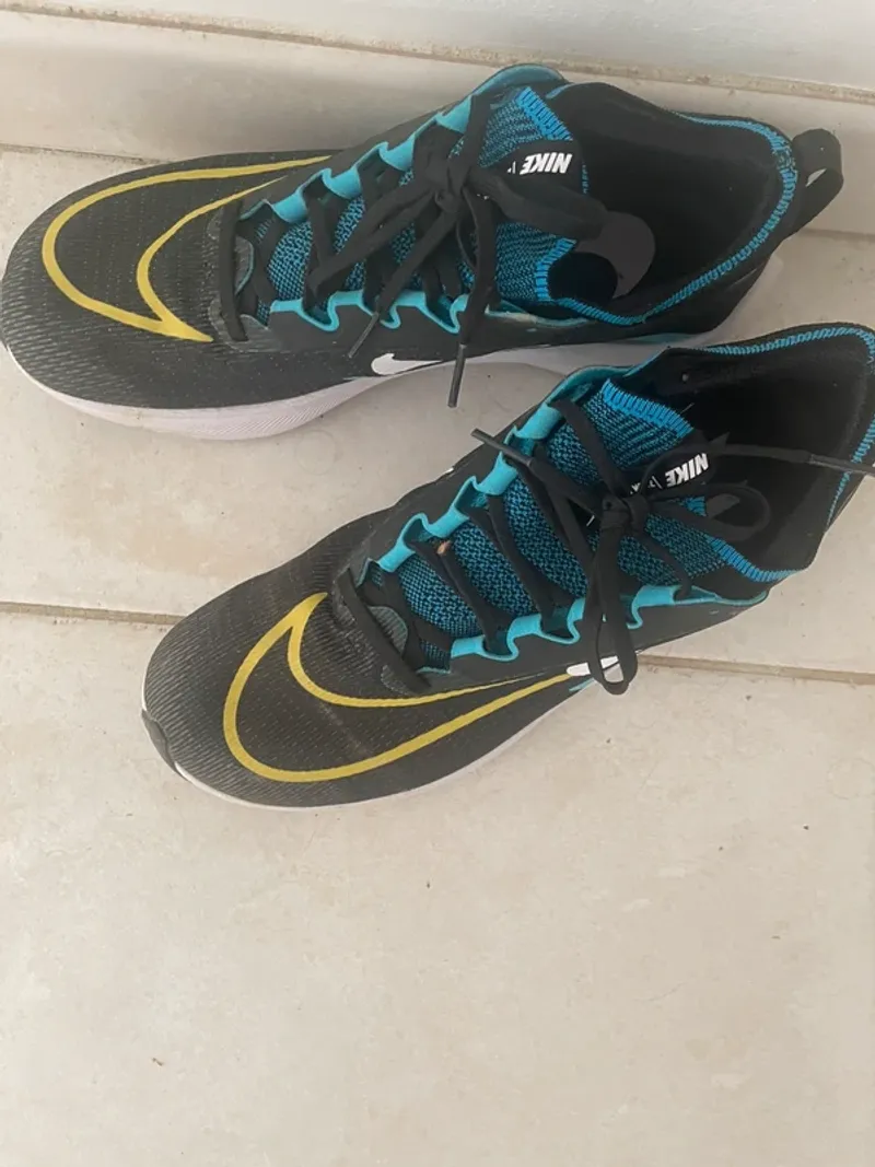 Used Nike Flyknit Running Shoes