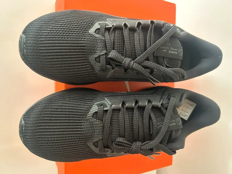 Used Pegasus Air Zoom 40 Running Shoes