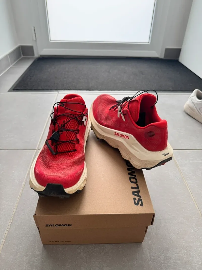 Used Descente Ultra Glide 4 Running Shoes