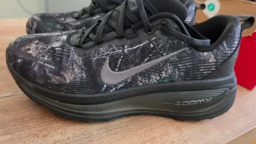 Nike Vomero 18 bike usato — immagine 1 di 4