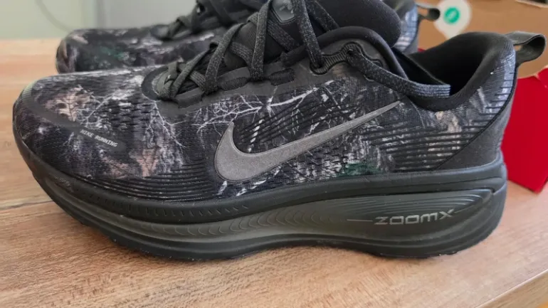 Nike Vomero 18 bike usato — immagine 1 di 4