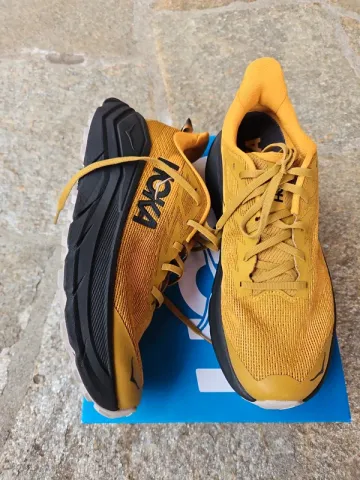 Used Hoka Challenger 8 bike — image 2 of 8