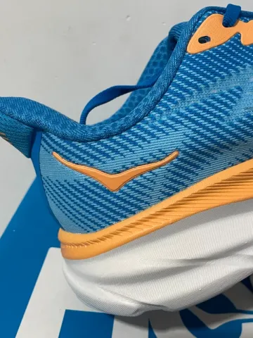 Hoka Clifton 9 bike usato — immagine 12 di 13