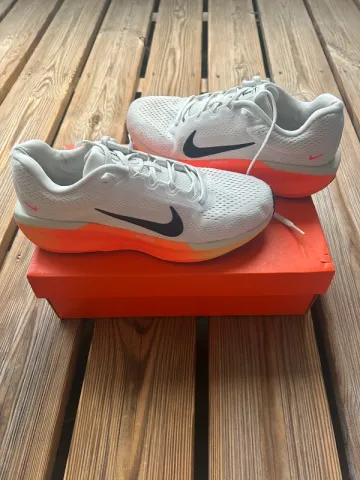 Brugt Nike Running Shoes bike — billede 2 af 6