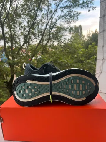 Used Nike Vomero Plus bike — image 5 of 7