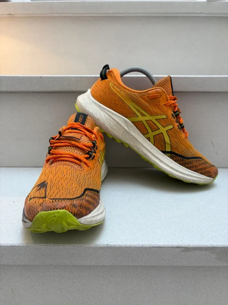 Used Orange Fuji Lite 4 Running Shoes