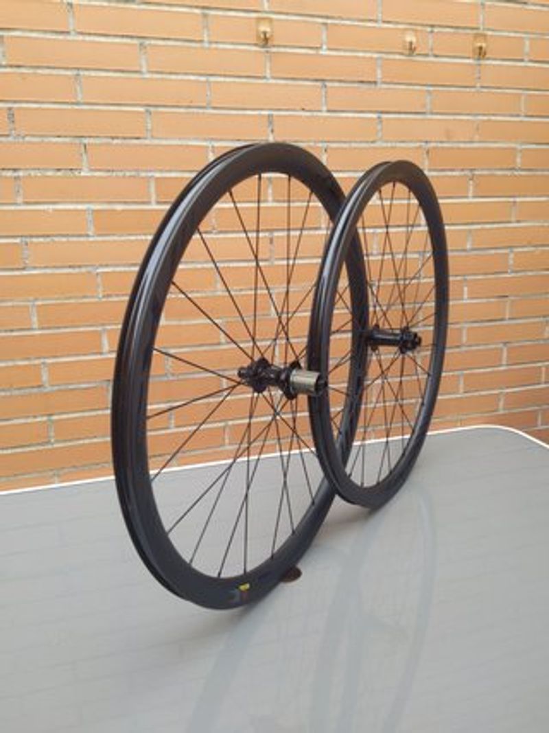 Tweedehands Novatec R3 Carbón 35mm 700c HG. Wheels